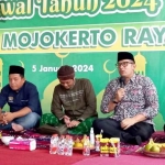 
Pj Wali Kota Mojokerto Moh Ali Kuncoro saat memberikan sambutan didepan PWI Mojokerto Raya.