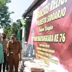 Kapolresta Sidoarjo, Kombes Pol Kusumo Wahyu Bintoro, saat memantau bakti sosial religi di salah satu tempat ibadah.