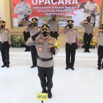 Kapolres Pasuruan AKBP Rofiq Ripto Himawan (paling depan) saat memimpin Upacara Korps Rapor Kenaikan Pangkat Reguler dan Pengabdian Anggota.