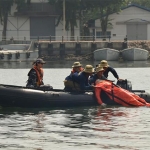 Tim Gabungan Satgas Penyelamatan Kapal Selam Koarmada II saat menyelamatkan korban tenggelam akibat dekompresi.