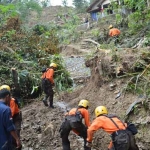 Longsor di Dusun Karangkobar, Desa Karangkemojing, Kecamatan Gumelar.