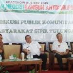 Bupati Tulungagung (dua dari kiri), bersama narasumber Diskusi Publik dari KPK di Pendopo Kongasarum Kusumaning Bongso, Rabu (18/9).
