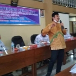 Cabup Qosim saat memberikan sambutan di hadapan guru PGRI. foto: ist.