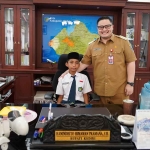 Bupati Kediri saat bersama Rifqi Nadhim Uqail. Foto: Ist