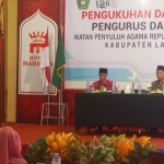 Kepala Kemenag Lamongan H. Syamsuri saat memberikan pembinaan kepada penyuluh agama.