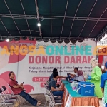 Donor darah di Masjid Al Akbar Surabaya. Foto: BANGSAONLINE
