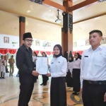 Wakil Bupati Trenggalek saat melantik 88 PNS Formasi 2024.