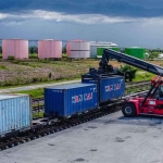 Layanan peti kemas KAI.