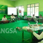 Suasana Bahtsul Masail di Ponpes Sunan Bejagung Tuban membahas minuman keras secara hukum agama. foto: GUNAWAN/ BANGSAONLINE