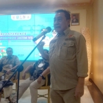 Ketua KONI Jember Sutikno saat konferensi pers terkait hasil sidang komdis yang menjatuhkan sanksi bagi Tim Kota Malang, Selasa (21/6/2022). 