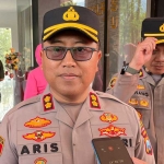 Kapolres Batu yang baru, AKBP Aris Purwanto, saat memberi keterangan ke awak media.
