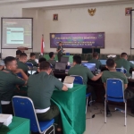 Para peserta saat mengikuti Evaluasi Data Semester I dan Bimtek Sisfopers Satjar Divif 2 Kostrad Triwulan III TA 2022.