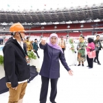 Ketua Umum PP Muslimat NU, Khofifah Indar Parawansa, saat meninjau persiapan di GBK.