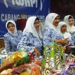 bazaar murah yang diminati ibu-ibu PNS. foto:fery