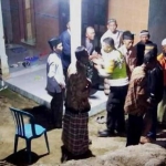 Kapolsek Kebonagung dan anggota saat berkunjung ke rumah korban.