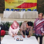 Penadatangan MoU Pertamina dan PTPN XI. foto: IMRON/ BANGSAONLINE