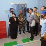 Ninik Ayundari (berkerudung hitam) selaku mitra dan perwakilan dari Yayasan Pendidikan Islam Al-Hikmah Malang saat menjelaskan terkait teknis pelaksanaan MBG. (Ist)