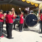 
Bupati Indartato bersama Ketua DPRD Pacitan Ronny Wahyono, saat memukul drum band. 

