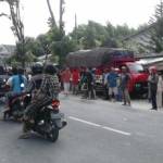 BERUNTUN: Kecelakaan maut di Jalan Raya Bojonegoro-Babat, tepatnya di Desa Banaran, Baureno, Bojonegoro. Satu orang meninggal dunia dalam kecelakaan tersebut. Foto: Eky Nurhadi/BangsaOnline.