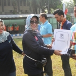 Sekda didampingi Kadinkes Kota Mojokerto Christiana Indah Wahyu dalam Momentum HKN di Kota Mojokerto.