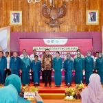 Bupati Kediri Hanindhito Himawan Pramana dan Ketua Tim Penggerak PKK Kabupaten Kediri Eriani Annisa Hanindhito bersama Pengurus Tim Penggerak PKK dan Posyandu Kabupaten Kediri periode 2025-2030. (Ist)