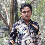 Kepala Desa Simo di Kebun Bibut Jambu Moneng.