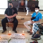 Doa bersama kelompok lintas agama di GKJW Jombang. (foto: AAN AMRULLOH)