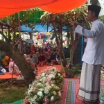 Anggota Komisi B DPRD Bojonegoro, Lasuri saat menghadiri acara sedekah bumi di Dusun Nunuk, Desa Pomahan, Kecamatan Baureno Rabu, (9/10/2022).