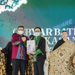 Bupati Pamekasan, Baddrut Tamam, saat hadir dalam Road Show Gebyar Batik Pamekasan di Malang.