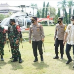 Pangdam V/Brawijaya Mayjen TNI Suharyanto bersama Kapolda Jawa Timur Irjen Nico Afinta. (foto: ist)