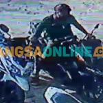 Tangkapan layar CCTV yang merekam pelaku saat mengambil handphone di Toko Basmalah, Kedungdung, Sampang. Foto: BANGSAONLINE