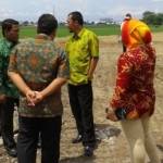 Anggota Komisi DPRD Kota Kediri Bersama Kelurahan dan Bagian Asset DPPKA sidak lokasi kegiatan PT SK Bangun Perkasa, di Kelurahan Dandangan, Kota Kediri. foto: arif kurniawan/BangsaOnline.com