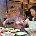 Para tamu saat menikmati menu berbuka puasa di Lime Restaurant lantai 1 Favehotel Malang.