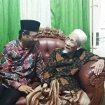 Prof Dr Mahfud MD saat sowan ke KH Maimun Zubair di Sarang Rembang Jawa Tengah. foto: istimewa/bangsaonline.com