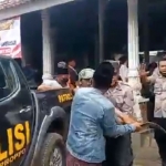 Kericuhan di Balai desa Panagguan, Pamekasan.