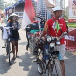 Para peserta sepeda onthel antik saat mengikuti Sepeda Sehat.