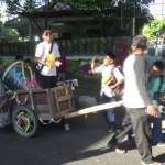 Pelajar di Jombang saat pawai kentongan dalam rangka menyambut datangnya bulan Ramadhan. foto:  ROMZA/ BANGSAONLINE