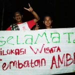Aksi warga yang memprotes putusnya jembatan Desa Duri.