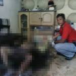 Polisi melakukan identifikasi pada mayat korban.