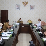 Wawali Armuji saat menggelar rakor khusus kesiapan program Pemberlakuan Jaminan Kesehatan Semesta atau Universal Health Coverage (UHC), Selasa (30/3/2021).