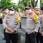 Kakorlantas Polri Irjen Pol. Istiono saat meninjau jalannya Ops Ketupat Semeru dan pos check point di Sidoarjo.