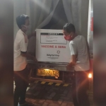 Vaksin Covid-19 saat tiba di Kantor Dinkes Kabupaten Pamekasan, Selasa (26/1) dini hari.