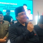 Ramdhanu Dwiyantoro memberikan keterangan usai mendaftarkan diri sebagai bakal Calon Bupati Pasuruan lewat PKB.