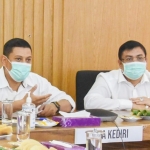 Wali Kota Kediri Abdullah Abu Bakar (kiri). foto: ist.