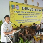 Bupati Jombang Nyono Suharli Wihandoko terjun langsung ke sekolah-sekolah untuk sosialisasi masalah kekerasan terhadap perempuan dan anak. foto: RONY S/ BANGSAONLINE