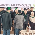 Para Pengurus HMI Korkom Universitas Madura (Unira) periode 2021-2022 saat dilantik.