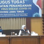 Konferensi pers update penanganan Covid-19 di Jatim. foto: DIDI ROSADI/ BANGSAONLINE
