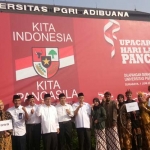 Menristekdikti Mohamad Nasir bersama Rektor Unipa Drs. H. Djoko Adi Walujo S.T., M.M, DBA. foto: DEVI FITRI/ BANGSAONLINE