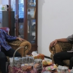 Kepala Dinas Kominfo Kota Kediri, Apip Permana (kiri) saat menerima Kepala Dinas Komunikasi dan Informatika Kabupaten Jembrana, Made Gede Budhiarta di ruangannya. foto: ist.