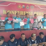 12 tersangka kasus peredaran narkoba di Tuban, saat ungkap kasus di Mapolres setempat, Selasa (5/9/2023).